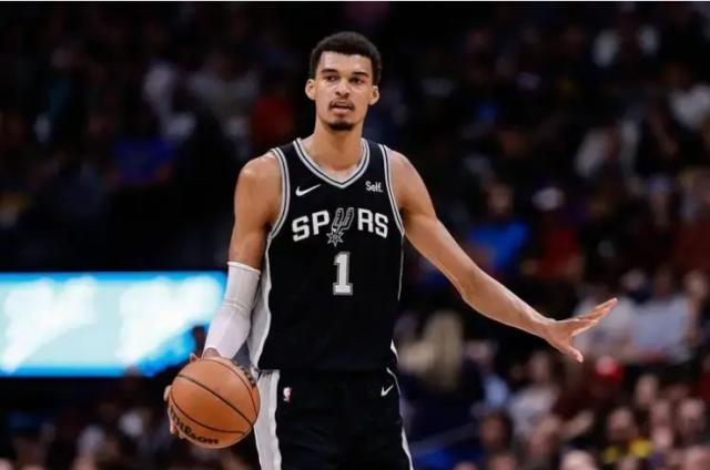 开云官网-复刻邓肯场外喊话！文班亚马要引领马刺新时代