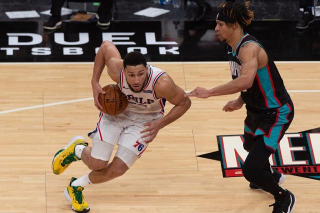 开云APP-空位三分三不沾进攻效率也下滑 西蒙斯到底怎么了